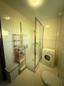 Ένα μπάνιο στο Kalamper Vista seaview and pool