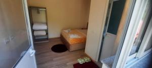 Postel nebo postele na pokoji v ubytování Mikel Center Theth Guesthouse