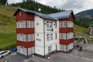 Nespecifikovaný výhled na hory nebo výhled na hory při pohledu z apartmánu
