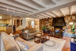 Φωτογραφία από το άλμπουμ του Paloma Place 30 plus Day Vacation Home σε South Lake Tahoe