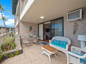 Μπαλκόνι ή βεράντα στο Kona Reef F2 - Charming Oceanfront Condo for 4