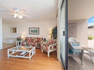 Χώρος καθιστικού στο Kona Reef F2 - Charming Oceanfront Condo for 4 +43 φωτογραφίες