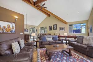 Posezení v ubytování Heavenly Mountain Chalet - Skiing Pets Hot tub + 39 fotografií