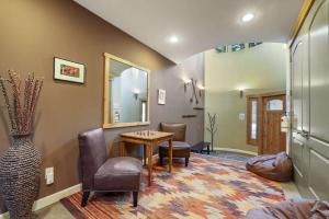 Posezení v ubytování Heavenly Mountain Chalet - Skiing Pets Hot tub