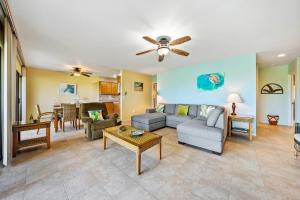 Ruang duduk di Keauhou Punahele - Private Lanai with Grill +41 gambar