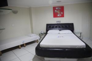 Postel nebo postele na pokoji v ubytování Hotel Pirâmide Rodoviária
