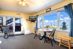 Photo de la galerie de l'établissement A Wave from It All Sleeps 4, à Old Orchard Beach