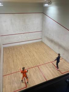 Tenis dan/atau kemudahan skuasy di Camping de Voetel atau berdekatan +9 gambar