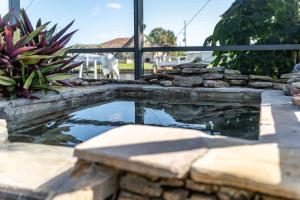 Photo de la galerie de l'établissement Waterfront Port Charlotte Home 1 Mi to Beach, à Port Charlotte