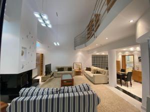 Гостиная зона в Asclepeias Ionian Villa