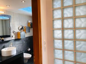 Ванная комната в Asclepeias Ionian Villa +28 фотографий