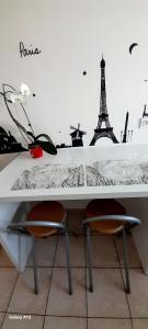 Fotografie z fotogalerie ubytování Élégant apt avec vue Tour Eiffel & parking privé v destinaci Chatillon