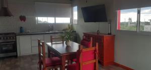 Køkken eller tekøkken på Cabañas Merlina