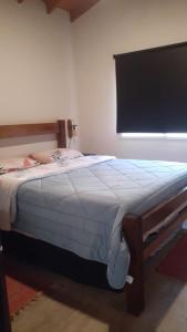 En eller flere senge i et værelse på Cabañas Merlina