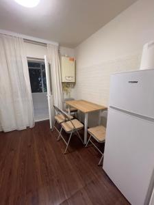 Køkken eller tekøkken på BeachLuxe Andreea - 5 min to beach