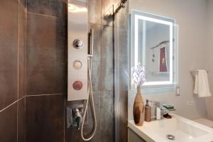 Vannituba majutusasutuses Charming Baltimore Getaway - 5 Miles to Downtown! +23 fotot