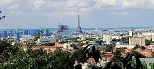Nespecifikovaný výhled na destinaci Chatillon nebo výhled na město při pohledu z apartmánu