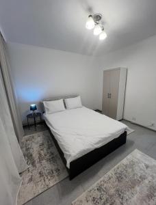 En eller flere senge i et værelse på BeachLuxe Andreea - 5 min to beach