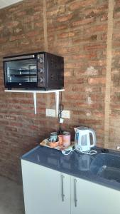 a microwave sitting on top of a kitchen counter at OMA Departamentos por día -2 in Utracán