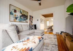 Posezení v ubytování Urban Oasis 3BR Apt with Iconic WTC View