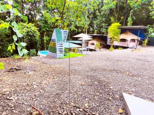 Taman di luar Sloth View Glamping