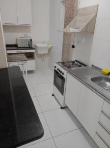 Køkken eller tekøkken på Apartamento tipo kitnet mobiliado