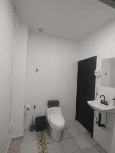 Et badeværelse på Habitación Confortable en el Corazón de GDL