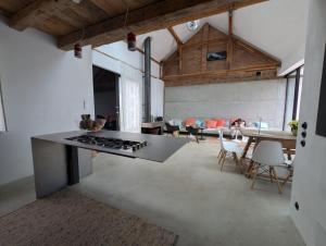 Χώρος καθιστικού στο endless summer lodge +12 φωτογραφίες