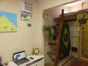 a room with a desk and a bunk bed at Tiny House Rio in Rio de Janeiro