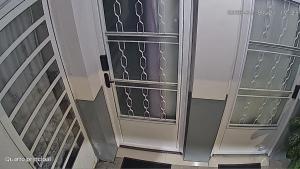 a door that is next to a staircase at Pernoitar in São José