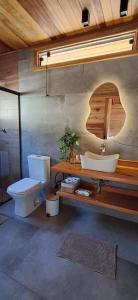 ห้องน้ำของ Chalé Encanto dos Pinhais +48 ภาพ