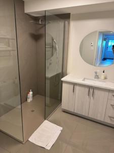 Koupelna v ubytování private apartment 2nd bed extra twenty dollars cash