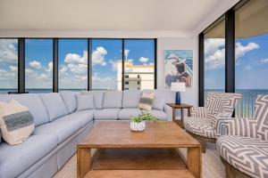 Χώρος καθιστικού στο Phoenix Gulf Shores II 905 condo