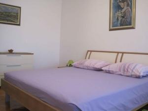 Łóżko lub łóżka w pokoju w obiekcie Apartment in Zadar - Zadar Riviera 7970