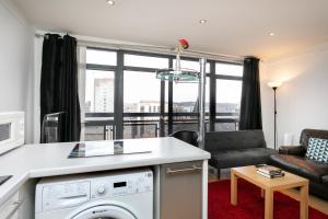 Køkken eller tekøkken på City Centre Apartmentt with balcony + 10 billeder
