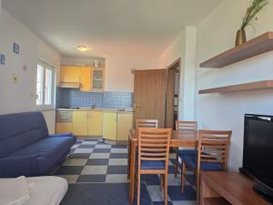 Dapur atau dapur kecil di Apartment Tomi +6 gambar