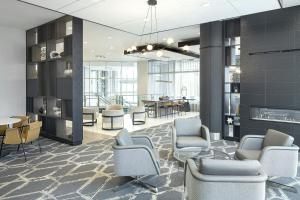 Χώρος καθιστικού στο Courtyard by Marriott Buffalo Downtown/Canalside