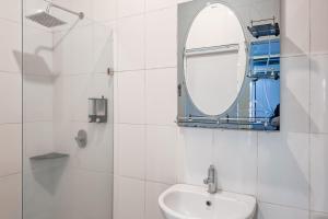 Koupelna v ubytování Urbanview Hotel Executive Residence Semarang by RedDoorz
