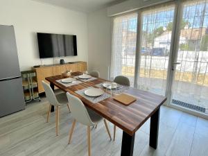 Gallery image of Maison rénovée avec WIFI, 700m de la mer - 4 couchages - FR-1-231-341 in Brétignolles-sur-Mer +18 photos