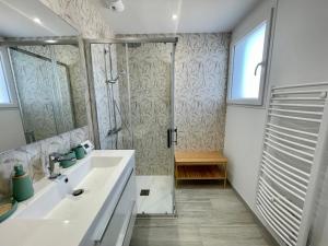 a bathroom with a shower and a sink at Maison rénovée avec WIFI, 700m de la mer - 4 couchages - FR-1-231-341 in Brétignolles-sur-Mer
