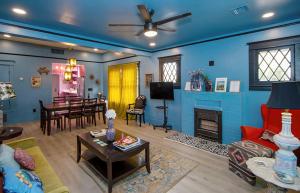 a living room with a couch and a table at Stylish NEW Home -6 Beds- Near DT & PHX Airport in Phoenix