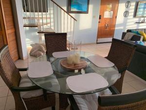 Ruang duduk di Beautiful Beach Front Penthouse w Rooftop Terrace +7 gambar