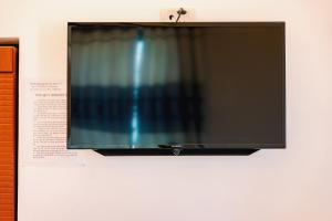 TV a/nebo společenská místnost v ubytování APT Hotel Phan Rang