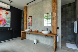 Ένα μπάνιο στο Rouge - Loft Cinta +32 φωτογραφίες