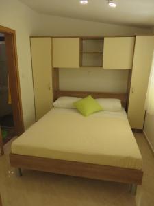 Postel nebo postele na pokoji v ubytování Apartments Luka