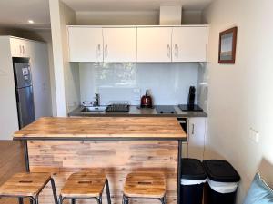 Η κουζίνα ή μικρή κουζίνα στο Cairnsmore Apartment - Lake Tekapo