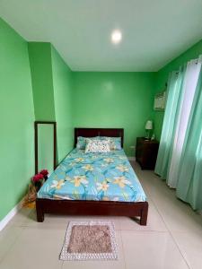 a bedroom with a bed in a green wall at Casa Lumain 
