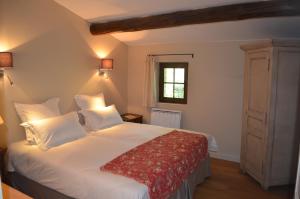 a bedroom with a bed with white sheets and a window at Campagne Chastel in Aix-en-Provence