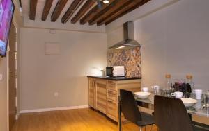 Kuchnia lub aneks kuchenny w obiekcie Suites You Zinc
