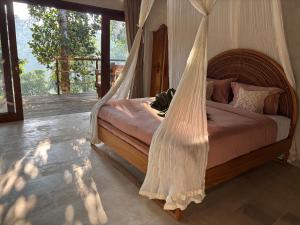 Giường trong phòng chung tại Harmony Hill